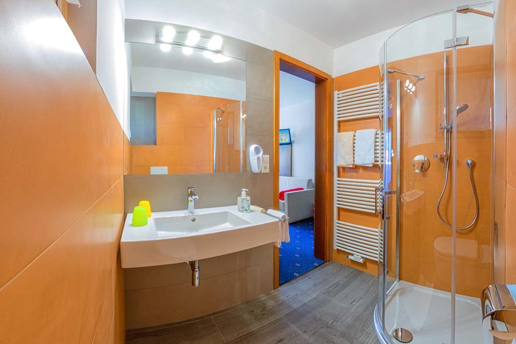 Garni - Hotel Rinner Julia Laces Ngoại thất bức ảnh